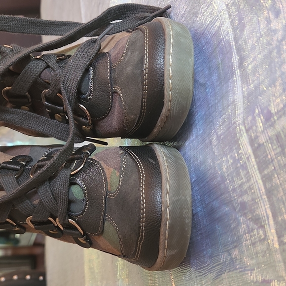 Euc camo guess wedge booties size 6.5 - Picture 5 of 5